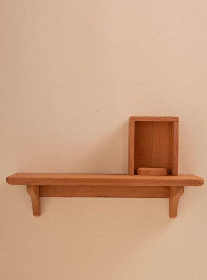 Altar de cedre vermell amb capella portàtil