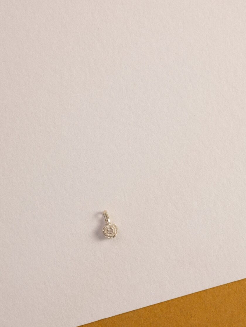 Marcador de plata de flor