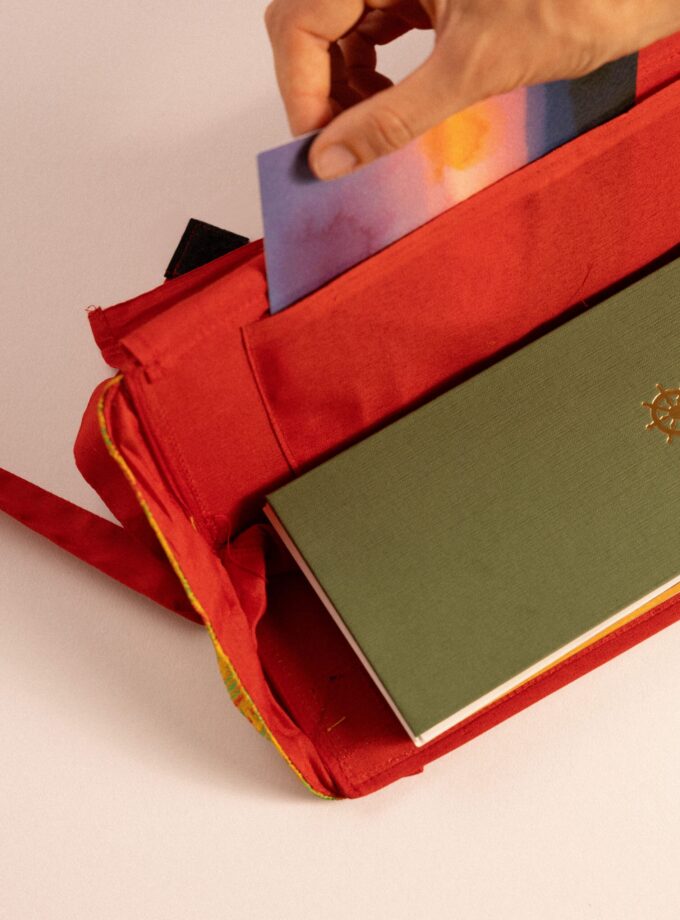 Portasadhanas cenefa azul